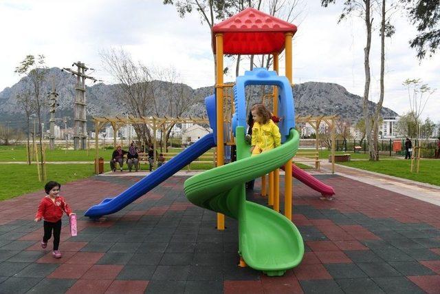 Konyaaltı Liman Mahallesi’nde 17. Park Hizmete Açıldı