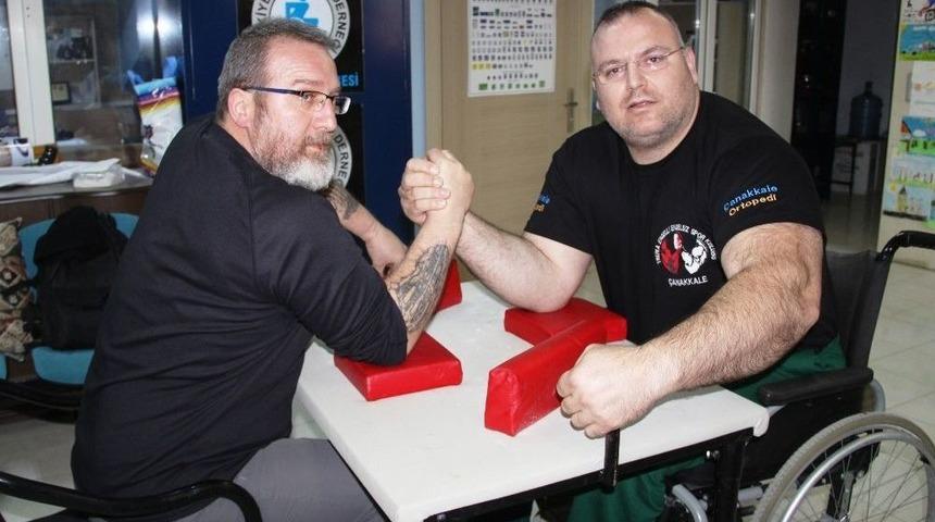 Bilek Güreşinde Engel Tanımıyorlar