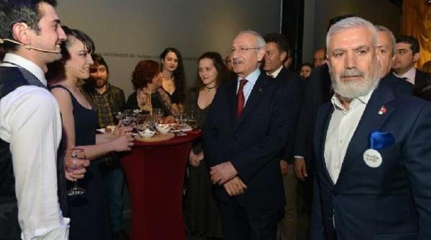 'd&uuml;nya Tiyatro G&uuml;n&uuml;' Resepsiyonunda Kılı&ccedil;daroğlu S&uuml;rprizi