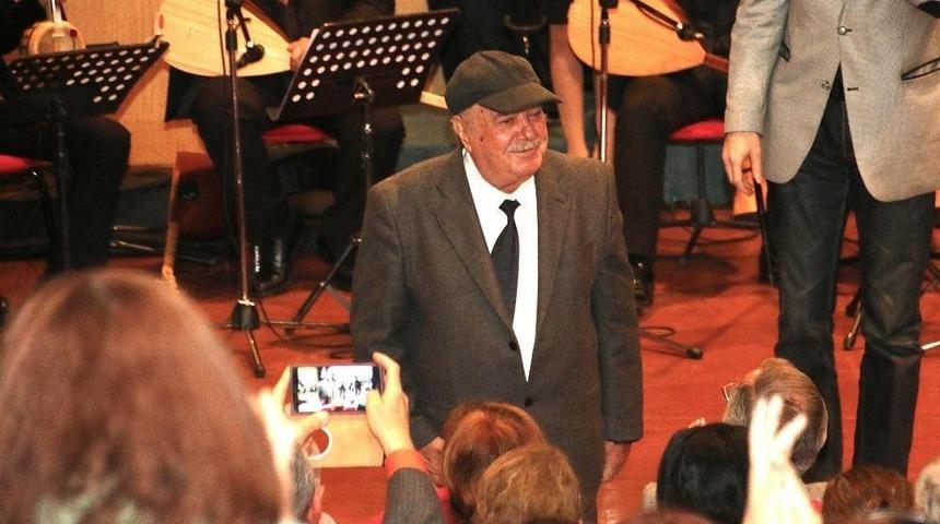 Erdal İyi&ouml;z T&uuml;rk&uuml;leri Antalyalıları Mest Etti