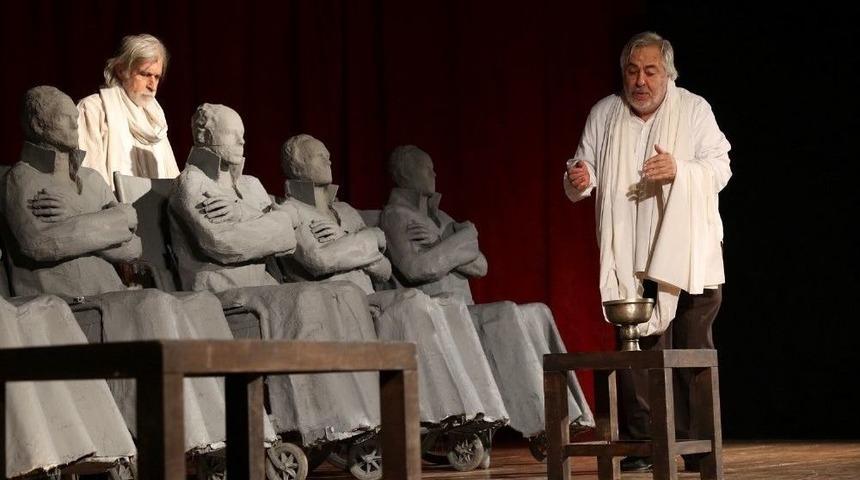 Usta Oyuncuların &rsquo;adalet, Sizsiniz&rsquo; Oyununa Yoğun İlgi