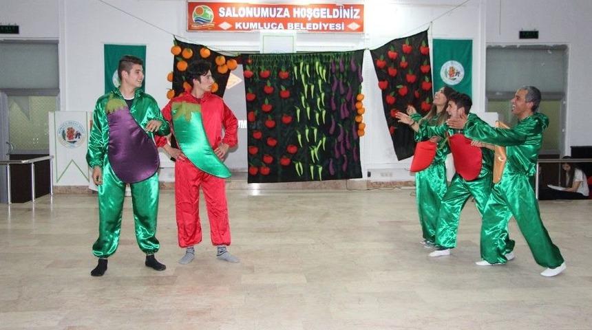 Kumluca&rsquo;da Sebze Ve Meyveyi Anlatan Tiyatro Oyunu Sergilendi