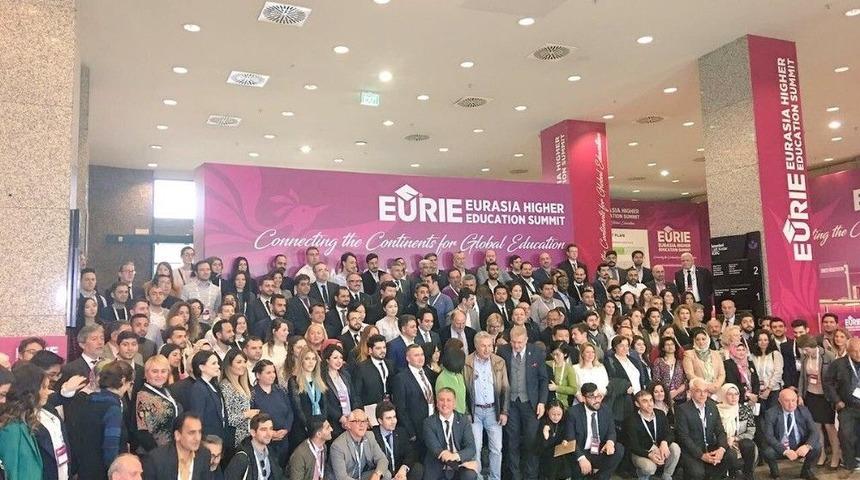 Hk&uuml;, D&uuml;nyanın En B&uuml;y&uuml;k &Uuml;&ccedil;&uuml;nc&uuml; Eğitim Zirvesinde