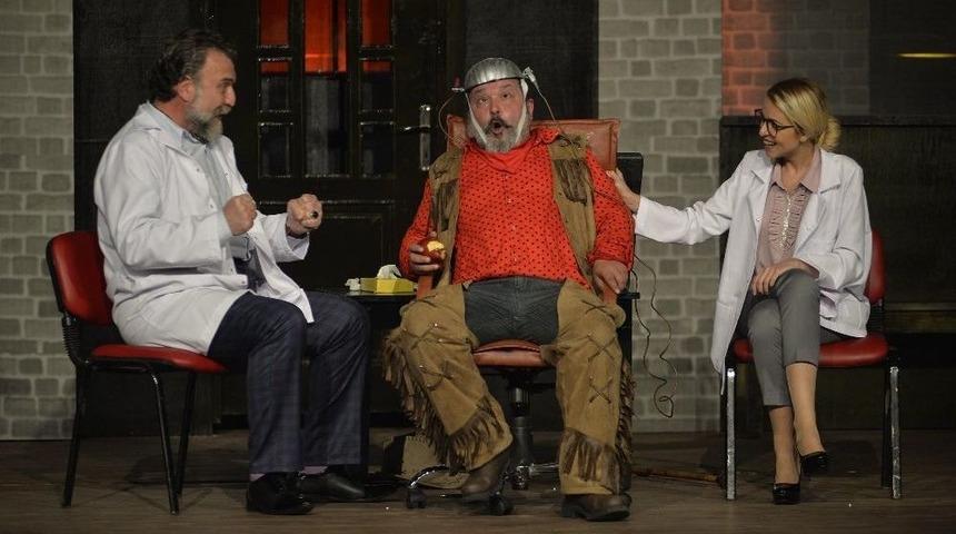 Dht&rsquo;nin Yeni Oyunu &lsquo;baş Belası&rsquo; Seyirci Karşısına &Ccedil;ıktı