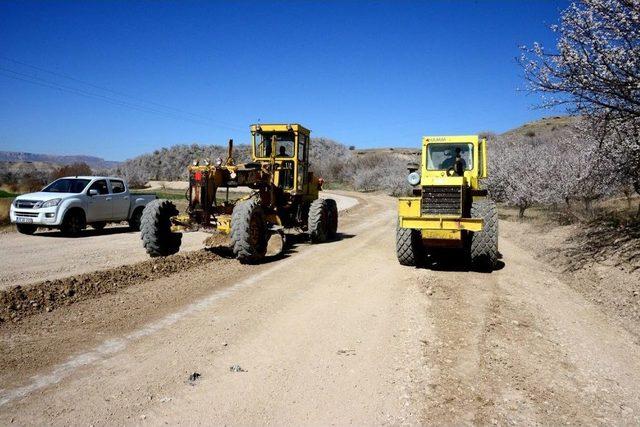 Yazıhan’da Yol Çalışmaları