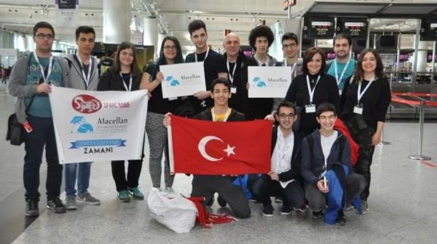 Bu Robot Cam Temizleyip, &Ccedil;&ouml;p Toplayacak