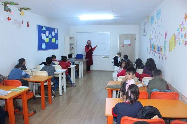 Adıyaman’da Suriyeli Çocuklara Türkçe Eğitim Veriliyor