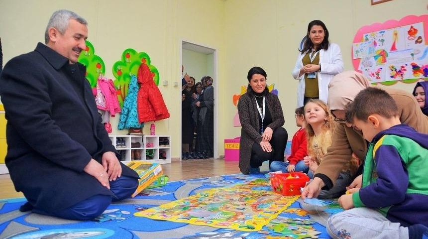 Başkan Baran, &Ccedil;ocuklarla Yakından İlgilendi