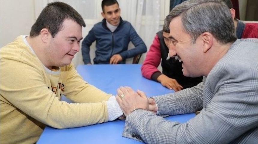 Başkan Şirin&rsquo;den &Ouml;zel &Ouml;ğrencilere Tam Destek