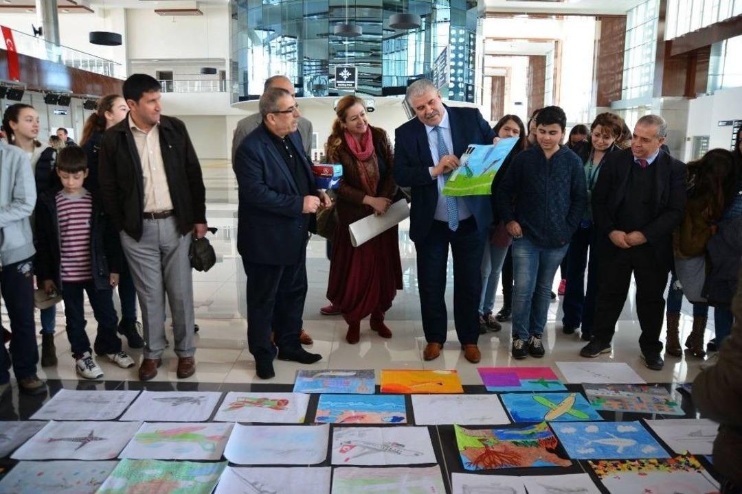 &Ouml;ğrenciler Koca Seyit Hava Limanı&rsquo;nı Tanıyıp, Ağa&ccedil; Diktiler