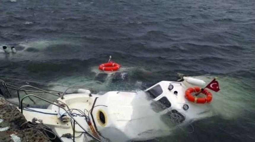 Edirne&rsquo;de Şiddetli R&uuml;zgar Tekneleri Vurdu