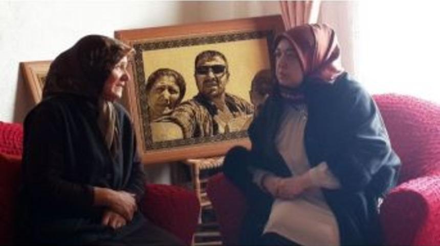 Vali &Ouml;zefe&rsquo;nin Eşi Hacer &Ouml;zefe, Şehit Ailesine Ziyarette Bulundu