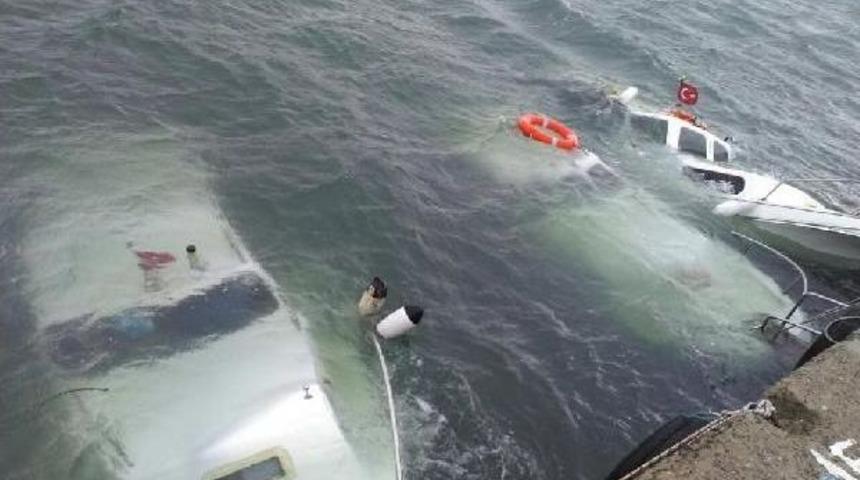 Enez'de Fırtına 3 Tekneyi Batırdı