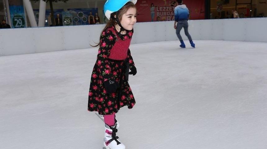 Ko-mek Kursiyerleri Buz Pateni Yaparak Stres Attı