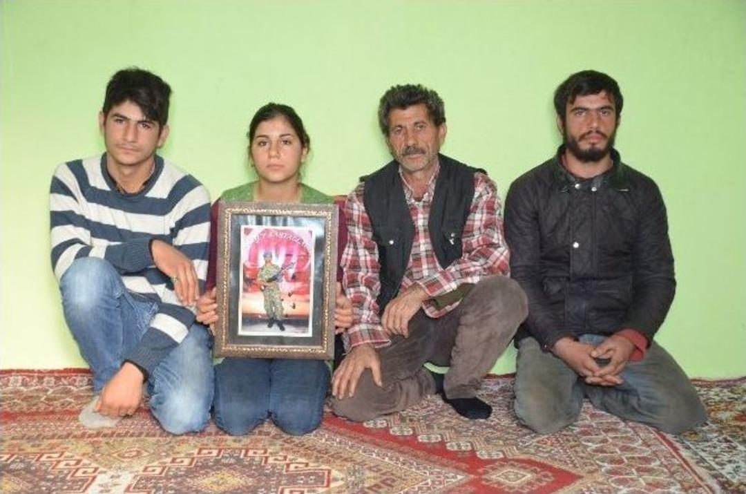 (&ouml;zel Haber) Daeş&rsquo;in Ka&ccedil;ırdığı Askerin Ailesi Umutlu Bir Haber Bekliyor