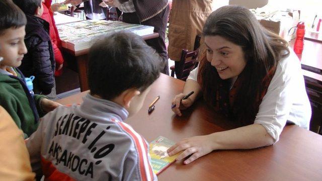 Minik Öğrenciler Öykü Yazarını Tanıdılar