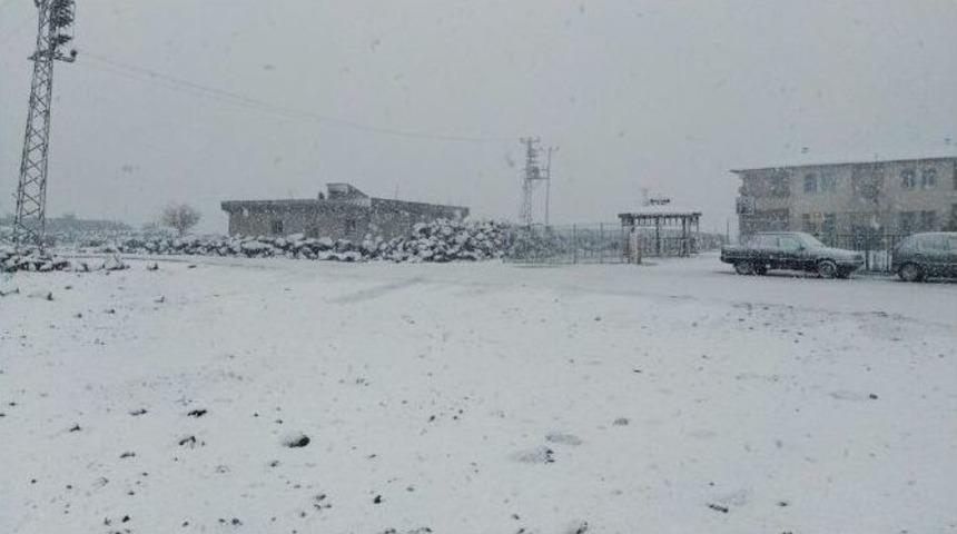 Viranşehir&rsquo;e Yılın İlk Karı Yağdı