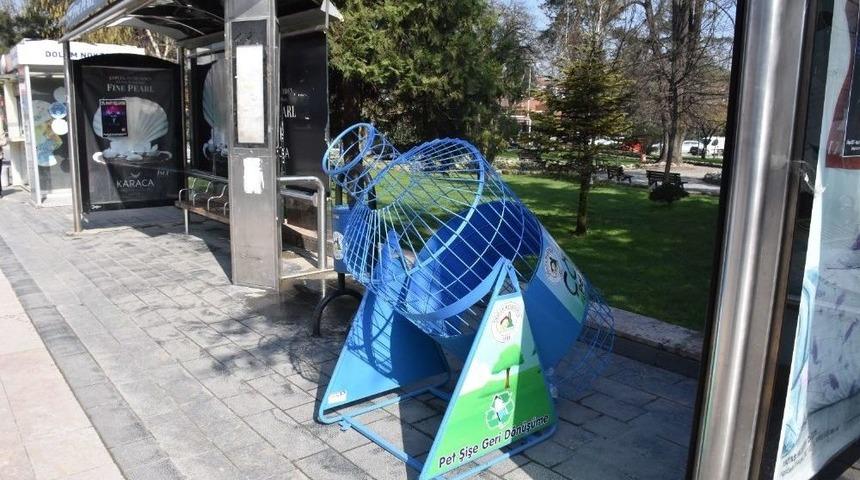 D&uuml;zce&rsquo;ye Pet Şişe Toplama Kumbaraları