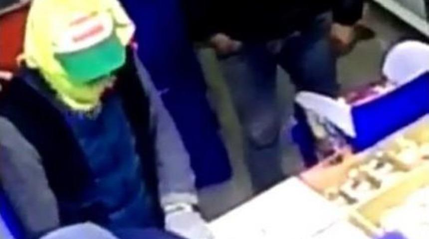 Bakkalın Soyguncuları Ka&ccedil;ırma Anı Kamerada