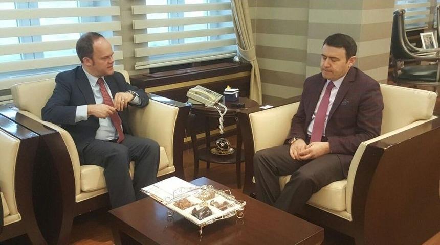 Ab M&uuml;steşarı Poupegue, Musa Işın İle G&ouml;r&uuml;şt&uuml;