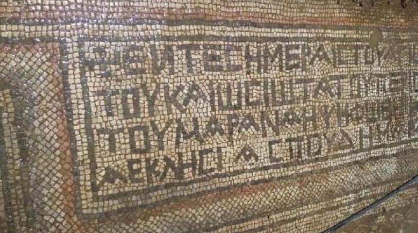 Tarlayı S&uuml;rerken 10 Metrelik Mozaik Buldu