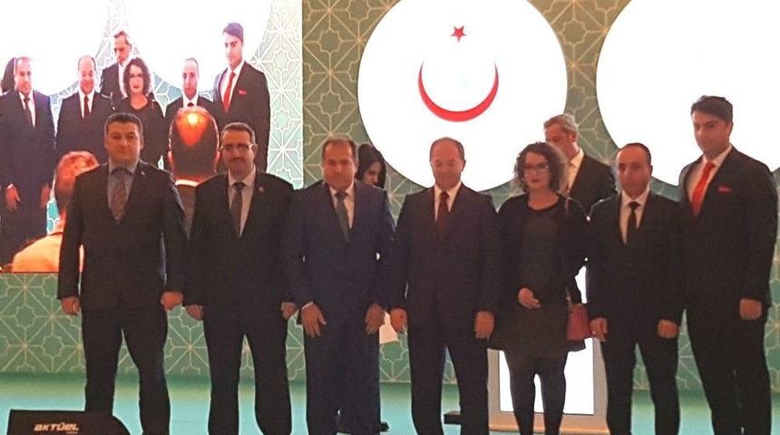 Yd&uuml; Tıp Fak&uuml;ltesi Mezunu Dr. Elif Deliceo, T&uuml;rkiye&rsquo;de Yılın Doktoru Se&ccedil;ildi