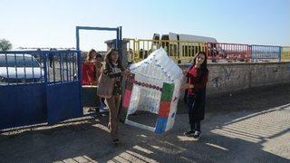 Sosyal Medya Aracılığı İle Öğrencilerine Yardım Topladı