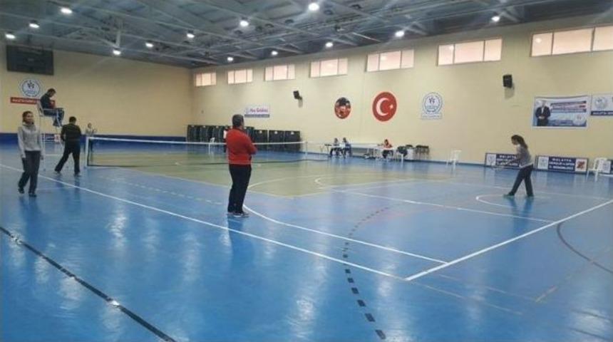 Okullar Arası Tenis M&uuml;sabakaları Heyecanı Başladı