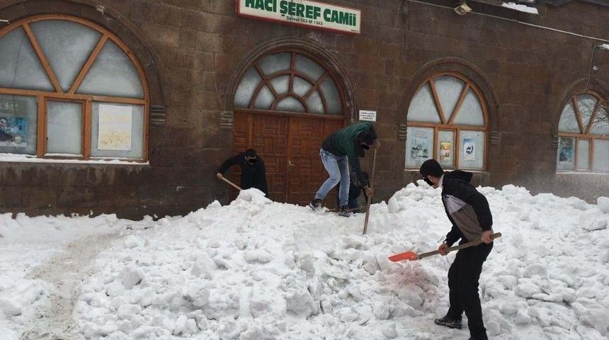 Cami Ve Okulların Temizliği H&uuml;k&uuml;ml&uuml;lere Emanet