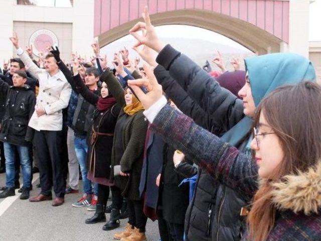 Öğrenci Konseyi Seçiminin Iptal Edilmesine Protesto