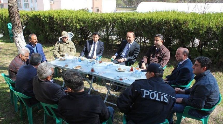 Vali Abdullah Erin, Depremzedeleri Yalnız Bırakmıyor