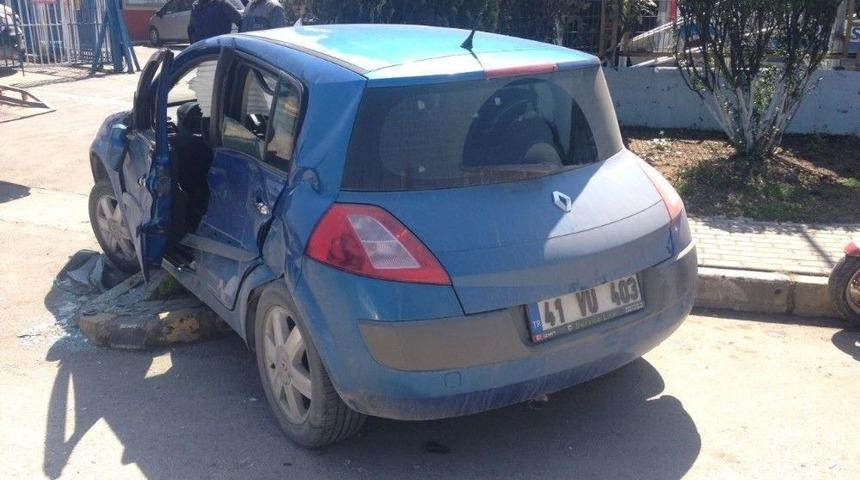 Manevra Yapan Otomobile, Tır &Ccedil;arptı: 1 Yaralı