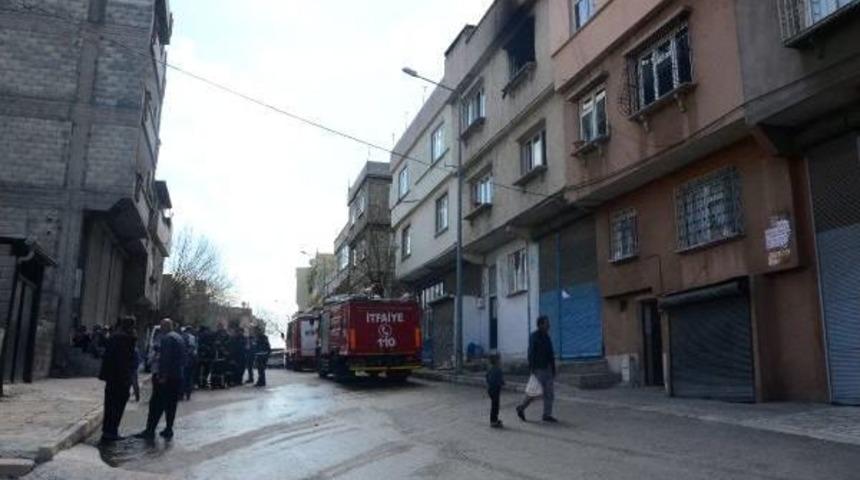 Evde &Ccedil;ıkan Yangın Korkuttu