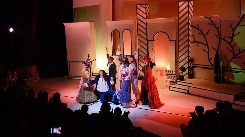 Aşt D&uuml;nya Tiyatrolar G&uuml;n&uuml;&rsquo;n&uuml; Sahnede Kutladı