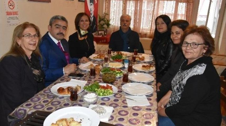 Alıcık, Cumhuriyet Kadınları Derneğine Başarılar Diledi