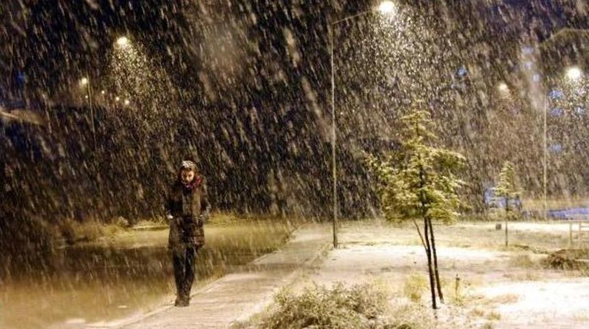 Van'da Kar Yağışı Başladı