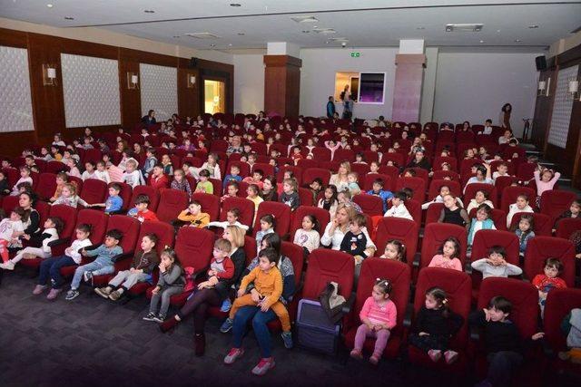 Konyaaltı Belediyesi Kreşleri, Tiyatroda