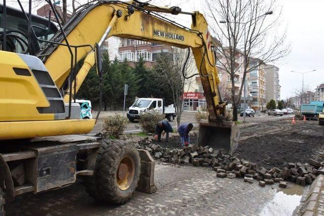 Ekrem Tanti Caddesi Beton Yol İçin Gün Sayıyor