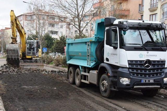 Ekrem Tanti Caddesi Beton Yol İçin Gün Sayıyor