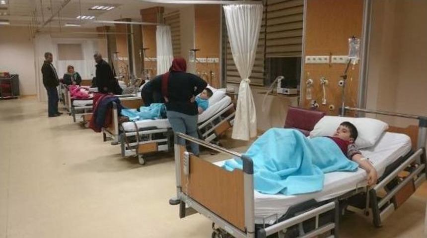 12 &Ouml;ğrenci, Okul Kantininden Aldıkları Yemekten Zehirlendi