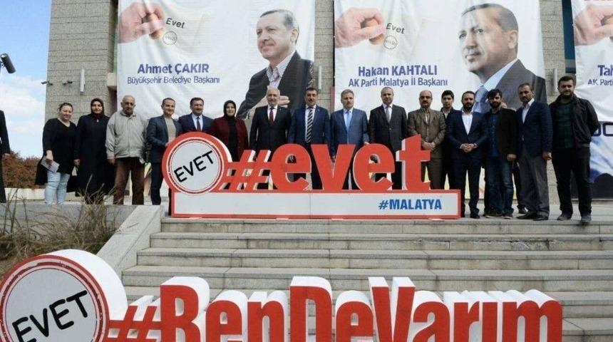 Bakan T&uuml;fenkci &lsquo;evet&rsquo; Standını Ziyaret Etti