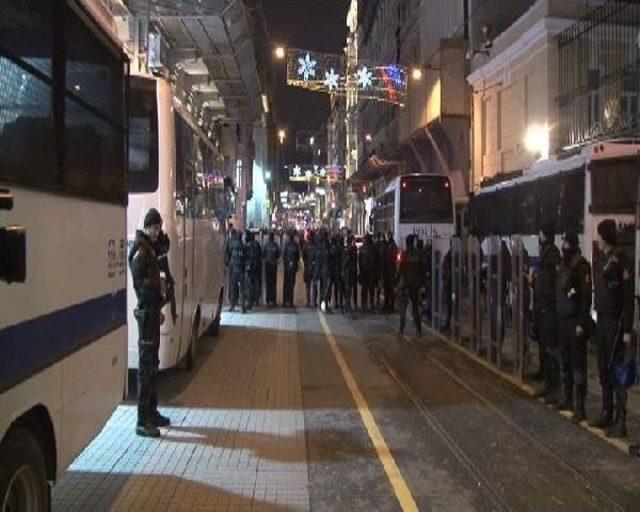 Beyoğlu'nda Alperenler'den Halep Protestosu