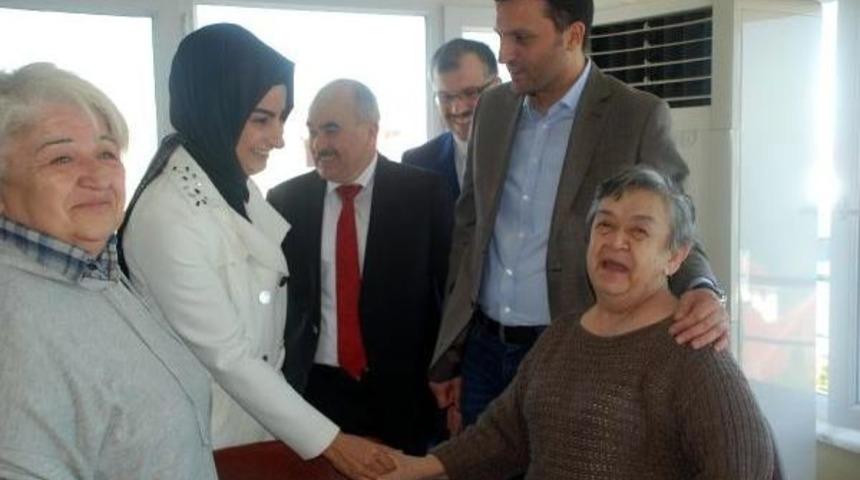 Başbakan Yıldırım'ın Kardeşi Kızılay Şube Başkanı İlhami Yıldırım, Yaşlıları Ziyaret Etti