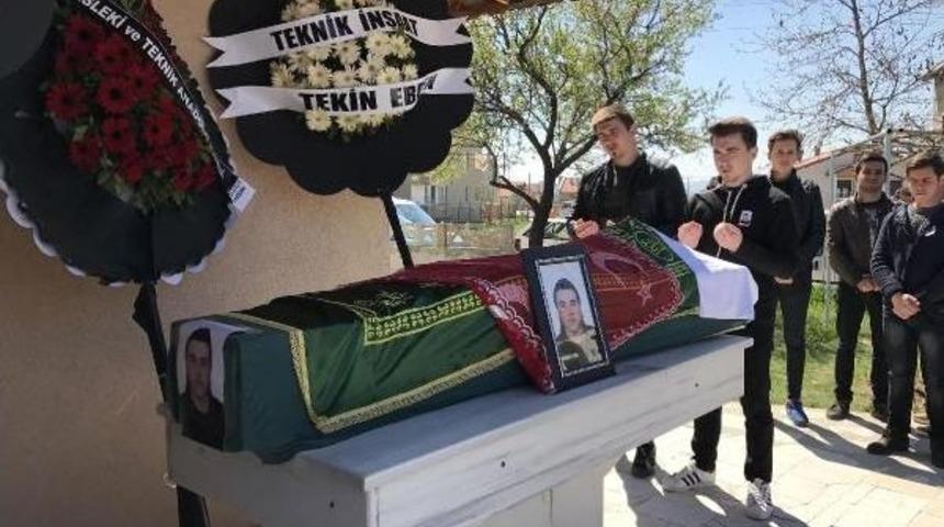 Kazada Ölen Liseli Ayberk, ‘Asker Tülbendi’ Ile Uğurlandı