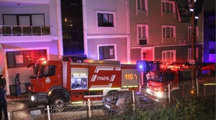 Apartmandaki Elektrik Panosu Yangınında 5 Kişi Hastanelik Oldu