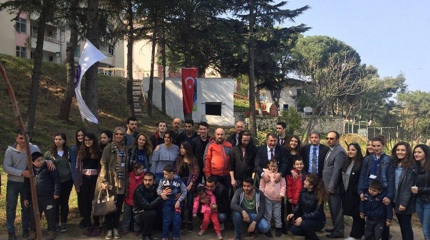 Engelli Öğrenciler Üniversite Bahçesini Çiçeklendirdi