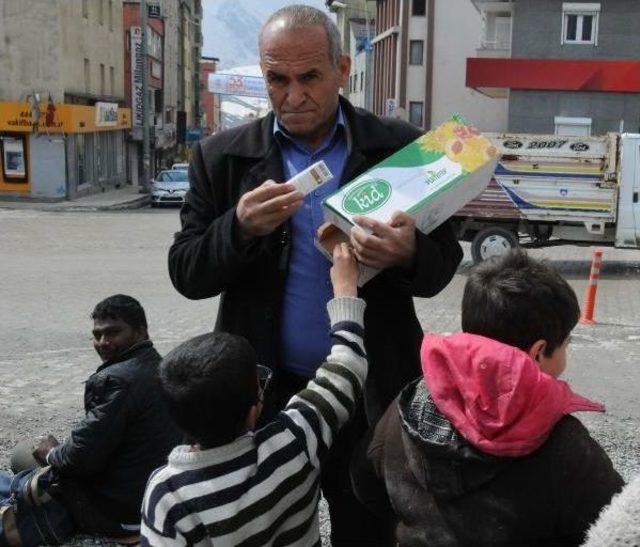 Hakkari'ye Gelen 100 Kaçak Işlemlerin Bitmesini Bekilyor