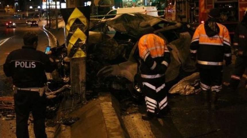 Avcılar'da Feci Kaza: 2 &Ouml;l&uuml;