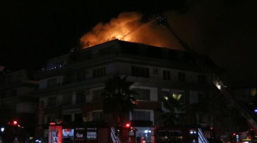 Galatasaraylı Futbolcu Cavanda'nın Da Oturduğu Rezidansta Yangın