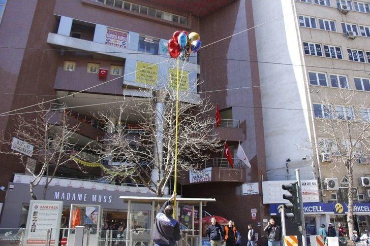 Eskişehir’de Tramvay Ulaşımına Uçan Balon Engeli G3